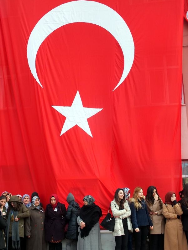 Türkiye şehitlerini uğurluyor 33