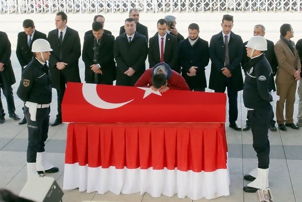 Türkiye şehitlerini uğurluyor 51