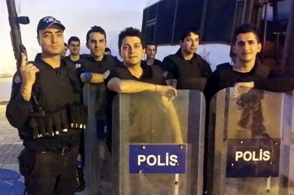 Türkiye şehitlerini uğurluyor 68