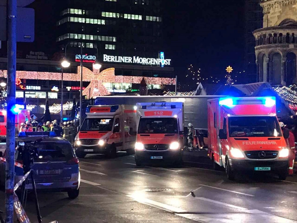 Berlin'de Noel pazarına TIR girdi: 12 ölü ve 48 yaralı 2