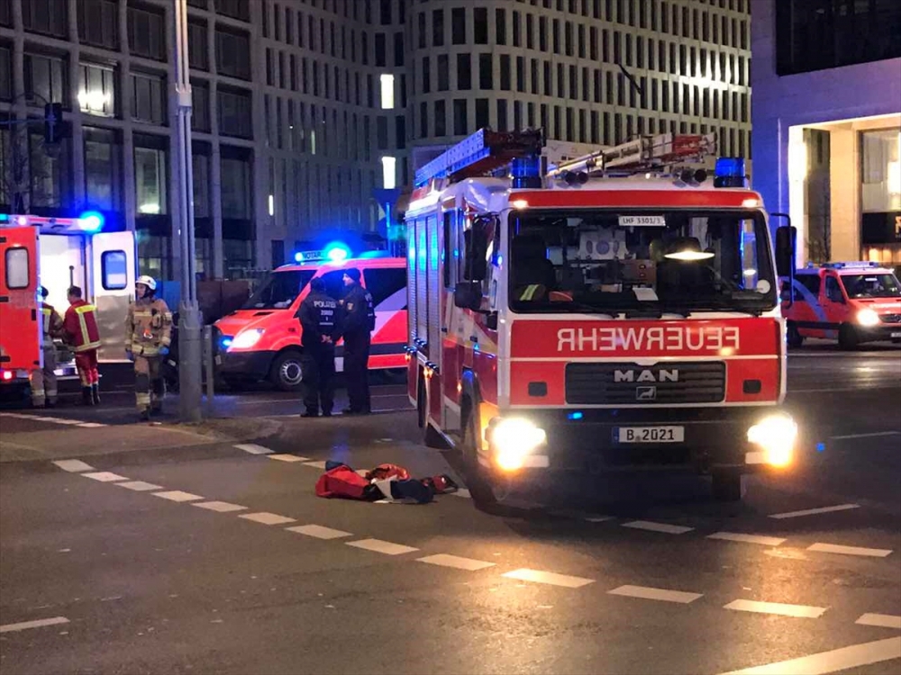 Berlin'de Noel pazarına TIR girdi: 12 ölü ve 48 yaralı 3