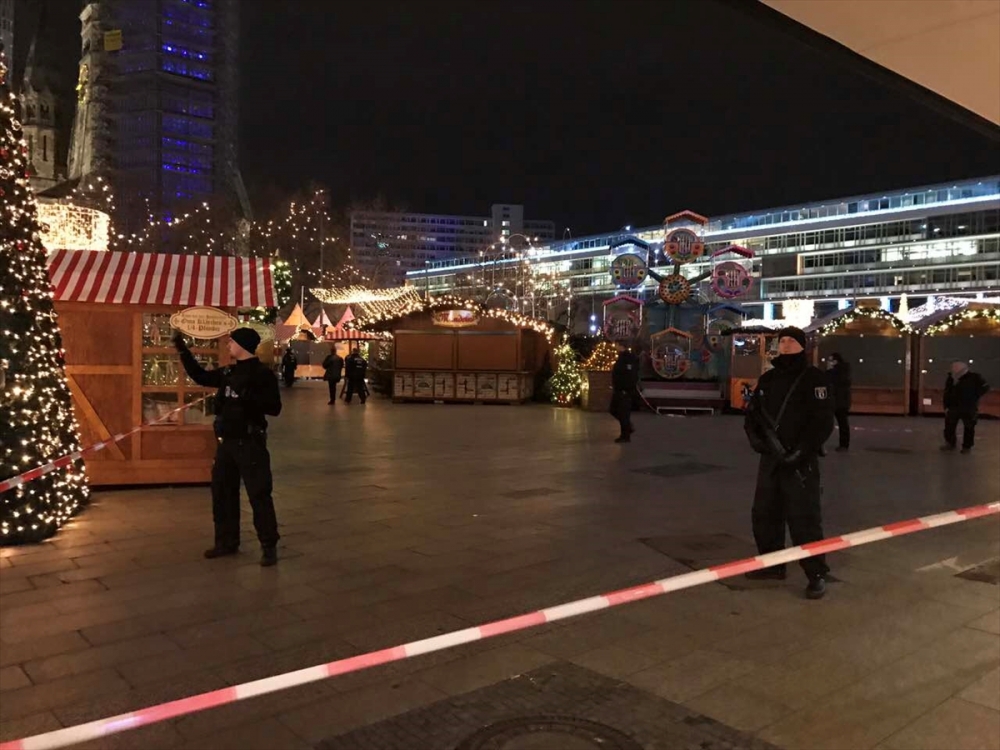 Berlin'de Noel pazarına TIR girdi: 12 ölü ve 48 yaralı 5