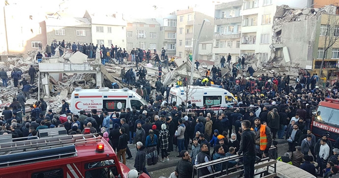 Zeytinburnu'nda bina çöktü: 2 ölü, 17 yaralı 1
