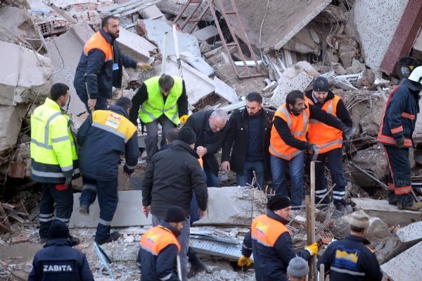 Zeytinburnu'nda bina çöktü: 2 ölü, 17 yaralı 35