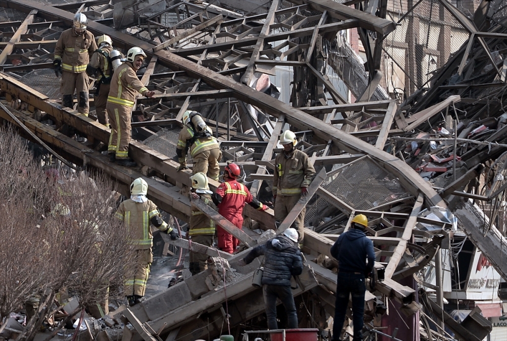 17 katlı bina çöktü: 30 itfaiyeci öldü 5
