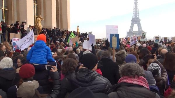 Paris’te Trump karşıtı kadın yürüyüşü düzenlendi 4