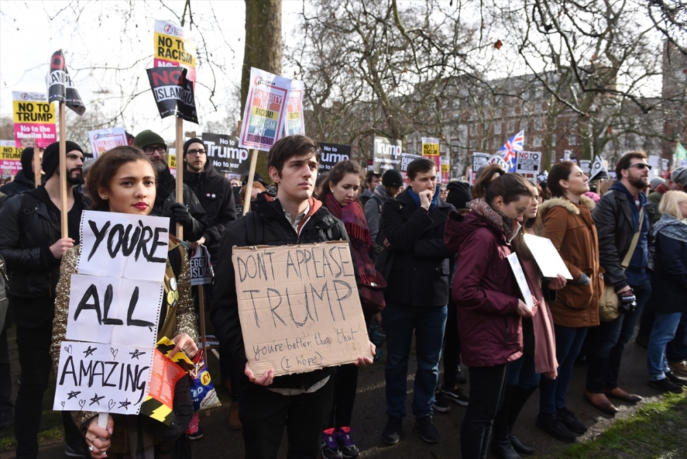 İngiltere'de on binler Trump'ı protesto etti 29