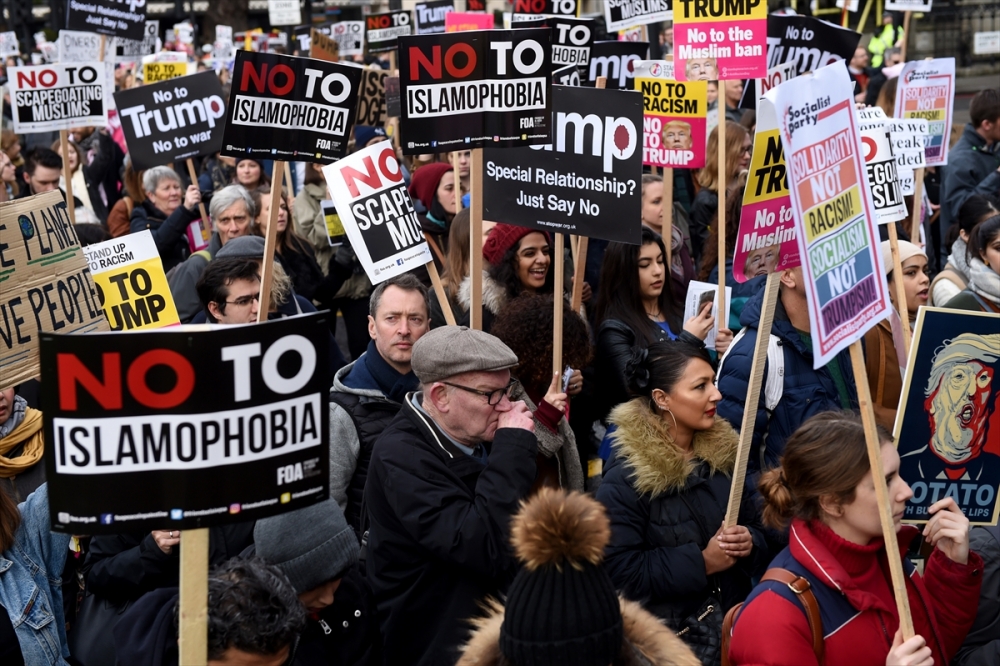 İngiltere'de on binler Trump'ı protesto etti 31