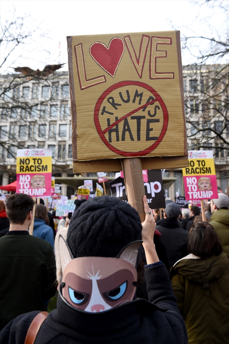 İngiltere'de on binler Trump'ı protesto etti 4