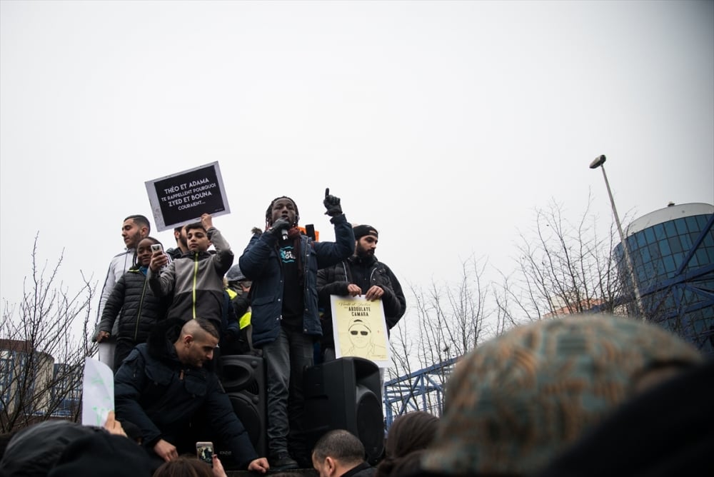 Paris'te polis şiddeti protestoları sürüyor 6