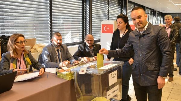 Avrupalı Türkler referandum kuyruğunda 20