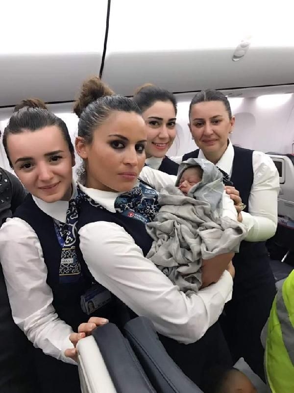 Uçağın 'en havalı' bebeği oldu 2