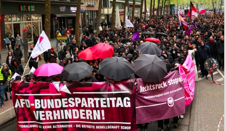 Köln'de on binler ırkçılığa #HAYIR dedi 1