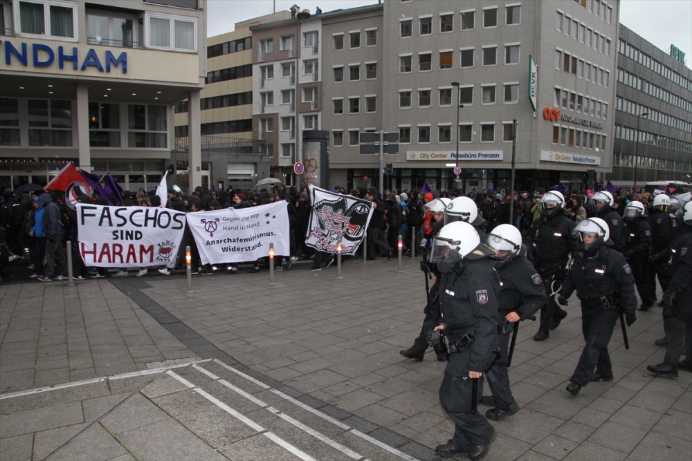 Köln'de on binler ırkçılığa #HAYIR dedi 23