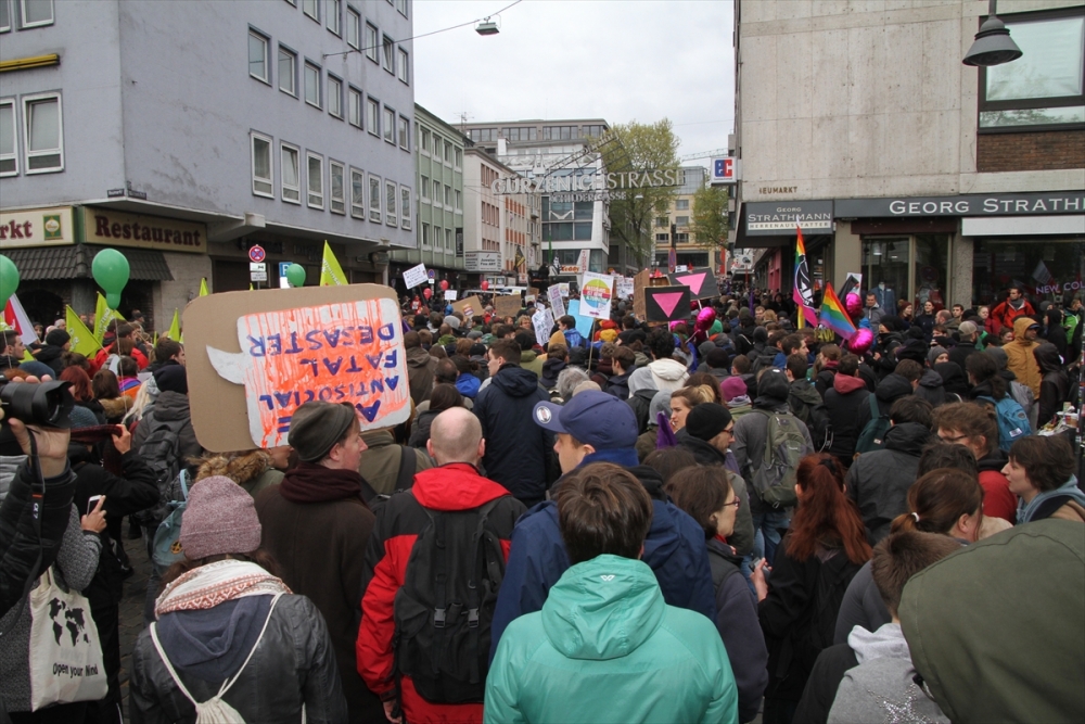 Köln'de on binler ırkçılığa #HAYIR dedi 24
