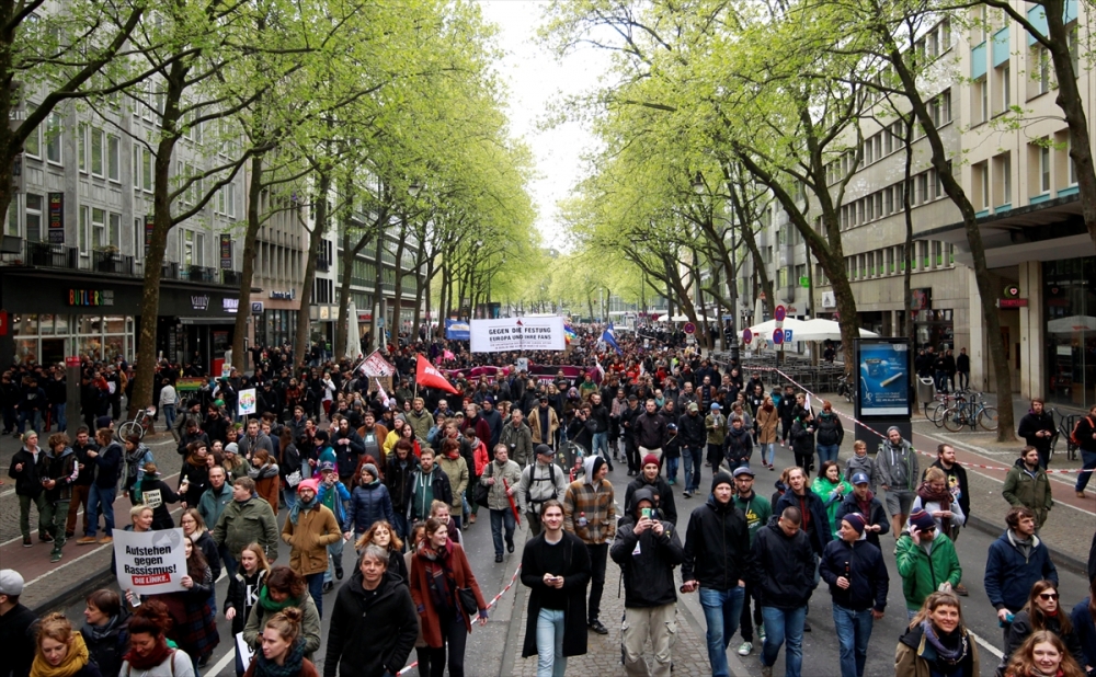Köln'de on binler ırkçılığa #HAYIR dedi 36