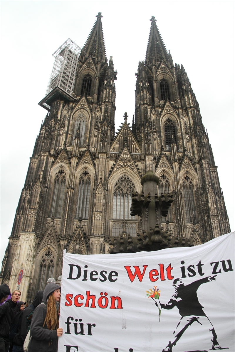 Köln'de on binler ırkçılığa #HAYIR dedi 40