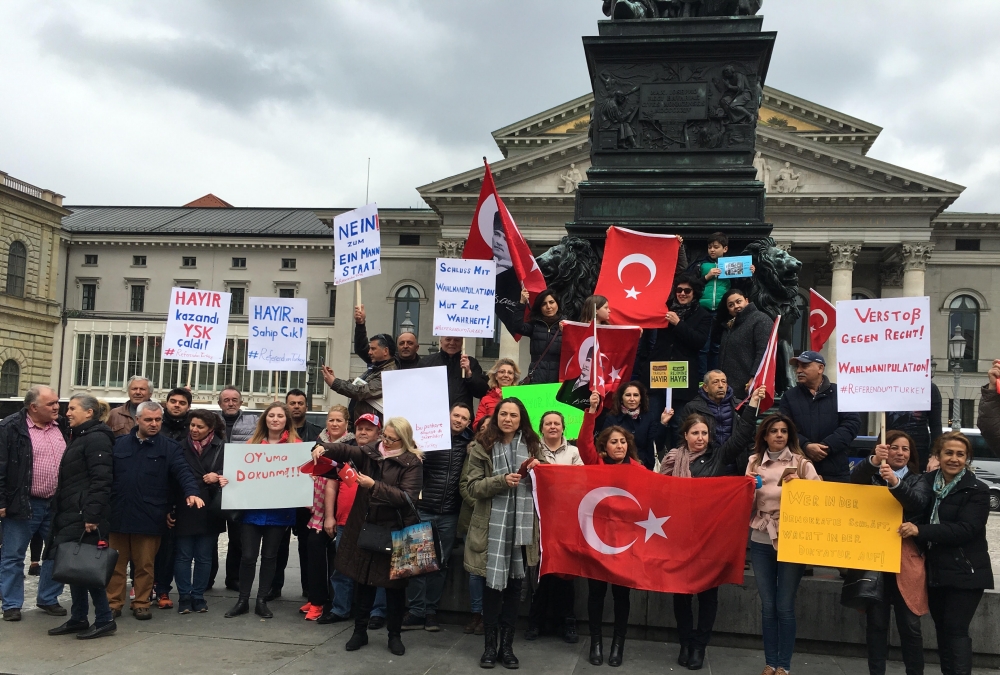 Referandum sonuçları Münih'te protesto edildi 3