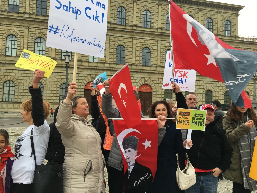 Referandum sonuçları Münih'te protesto edildi 4