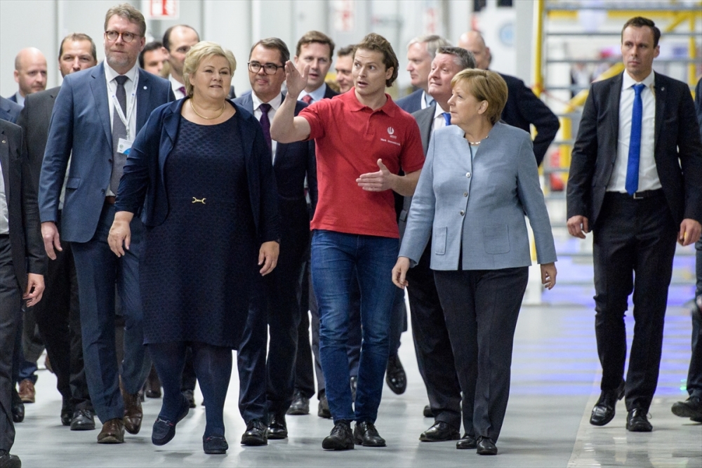 Merkel, otomobil fabrikasını sevdi 5