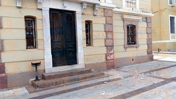 Deprem İzmir'de binaları ayırdı 6
