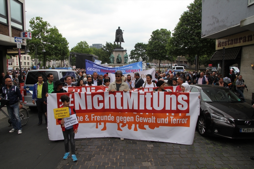 Almanya'da Müslümanlardan 'Barış Yürüyüşü' 1