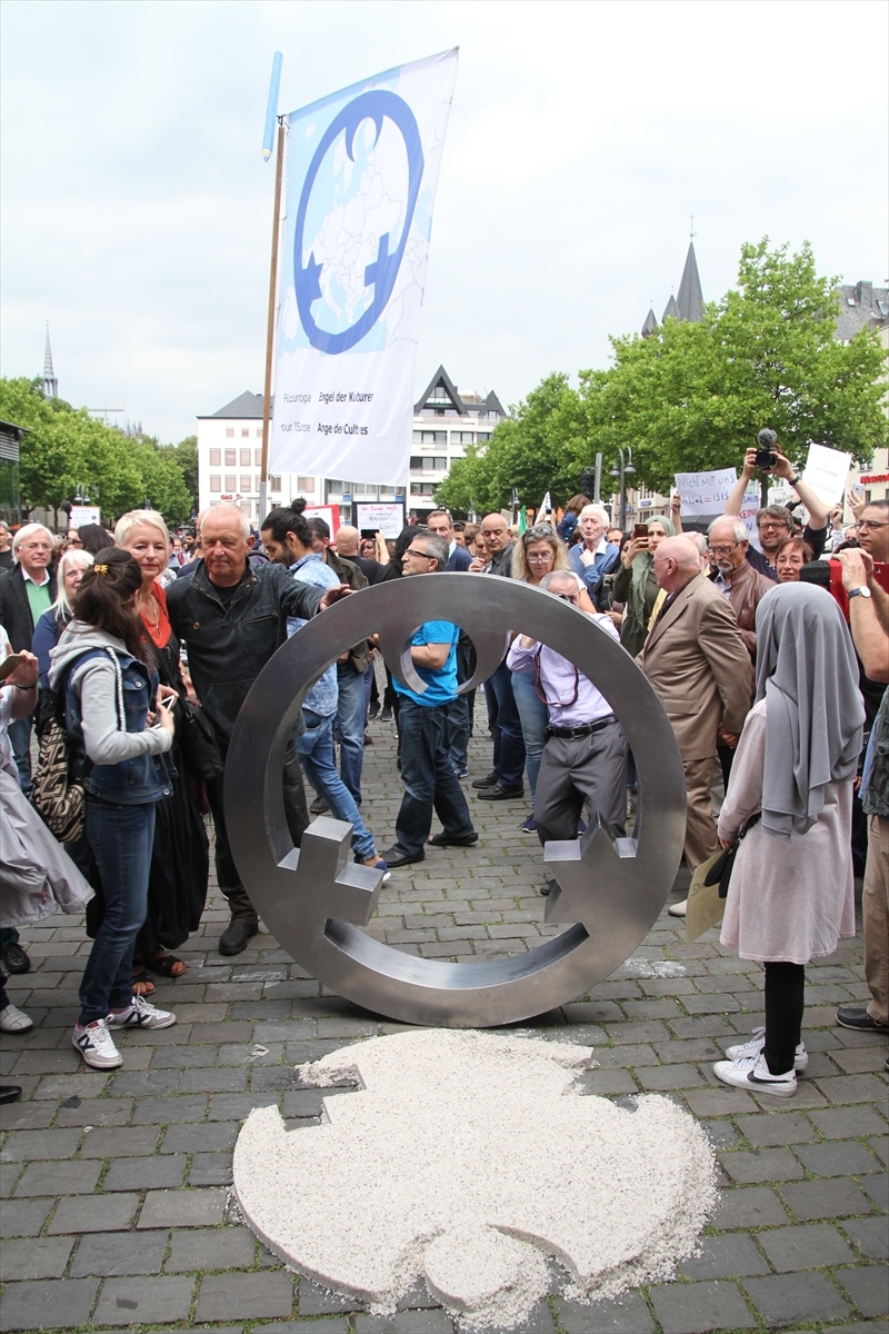 Almanya'da Müslümanlardan 'Barış Yürüyüşü' 8