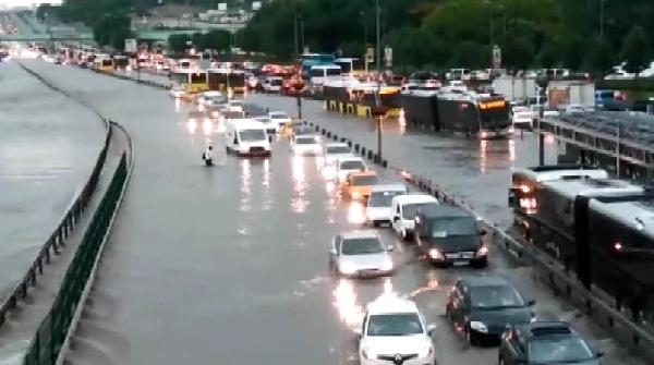 İstanbul'da yağmura teslim 34