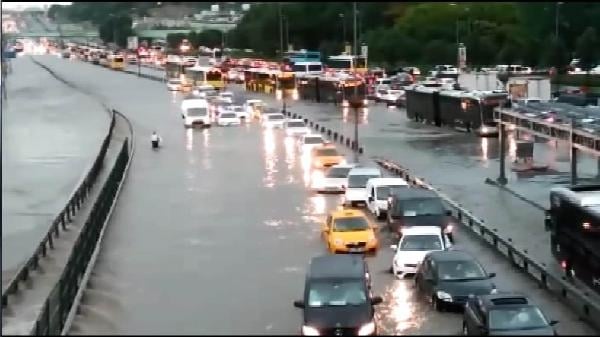 İstanbul'da yağmura teslim 43