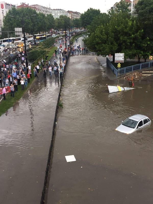 İstanbul'da yağmura teslim 76