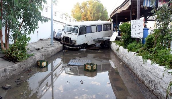 Bodrum'da depremin izleri sabah ortaya çıktı 3