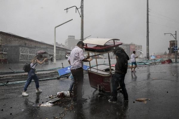 İstanbul'da yağmur hayatı felç etti 10