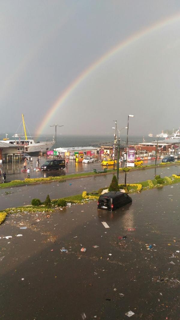 İstanbul'da yağmur hayatı felç etti 15