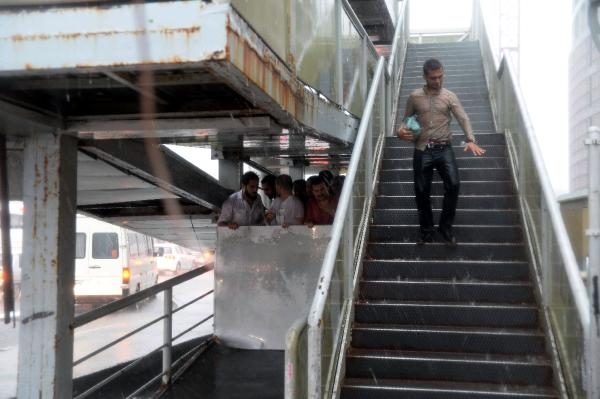 İstanbul'da yağmur hayatı felç etti 27
