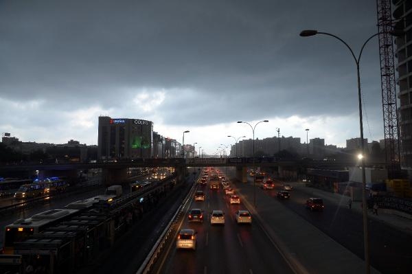 İstanbul'da yağmur hayatı felç etti 36