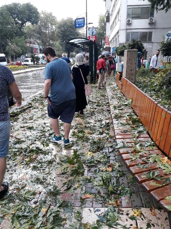 İstanbul'da yağmur hayatı felç etti 46