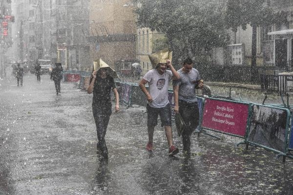 İstanbul'da yağmur hayatı felç etti 54