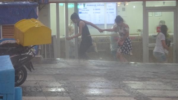 İstanbul'da yağmur hayatı felç etti 58