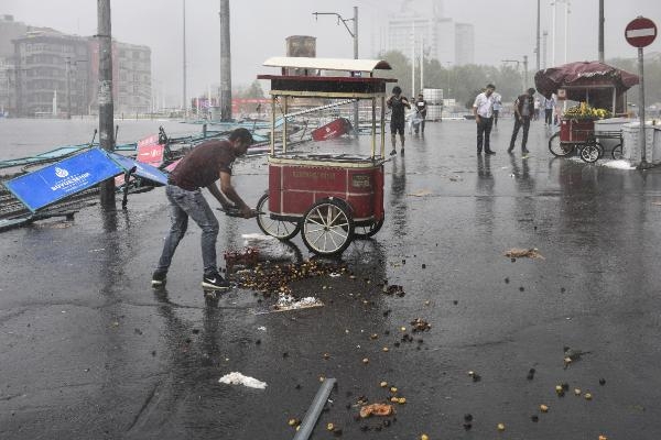 İstanbul'da yağmur hayatı felç etti 60