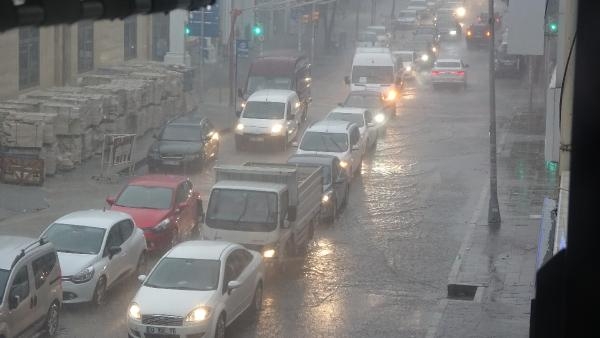 İstanbul'da yağmur hayatı felç etti 62