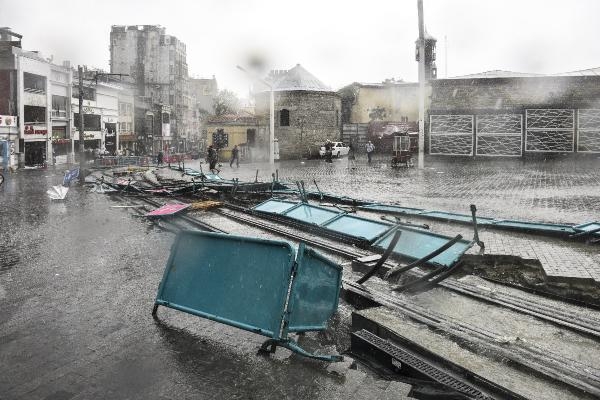 İstanbul'da yağmur hayatı felç etti 64