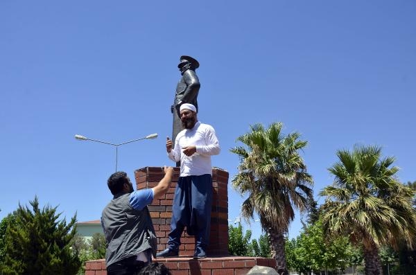 Siverek'te Atatürk heykeline saldırı 9
