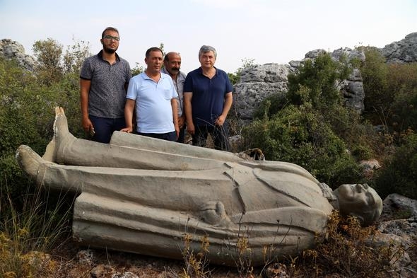 Çalılığa atılmış Atatürk heykeli bulundu 4