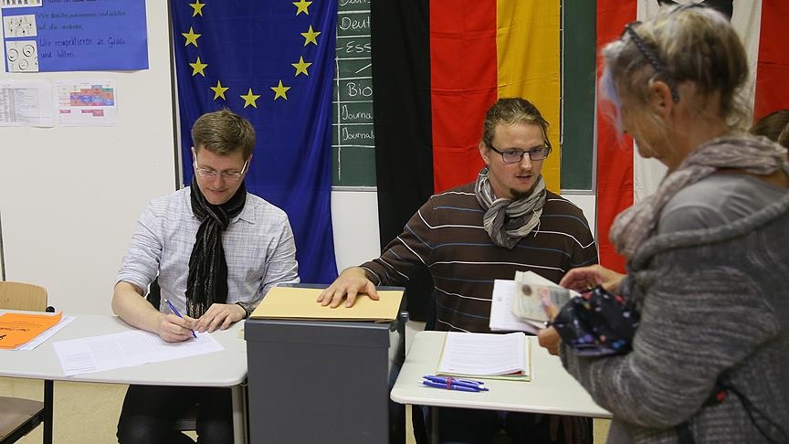 Almanya'da seçmenler sandık başında 1