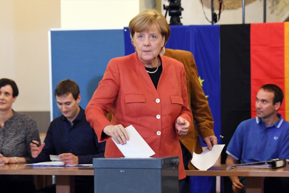 Almanya'da seçmenler sandık başında 21