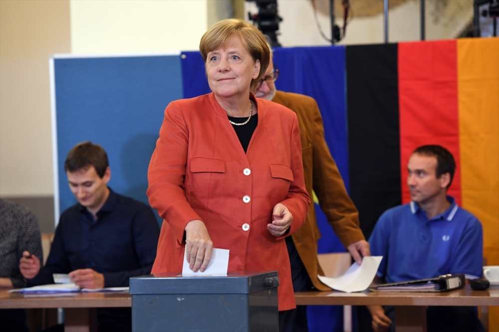 Almanya'da seçmenler sandık başında 24