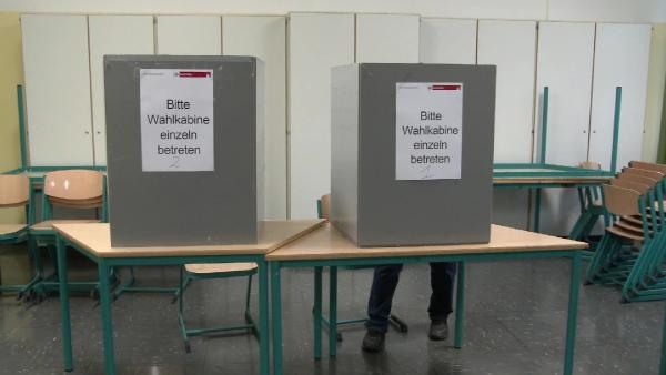 Almanya'da seçmenler sandık başında 4