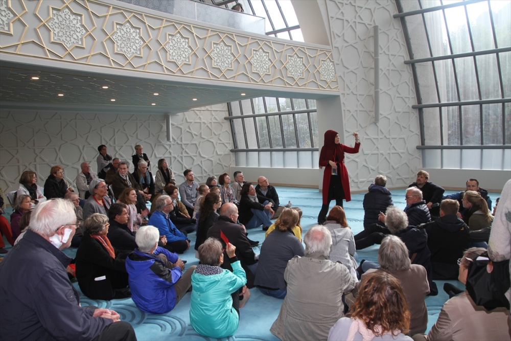 Almanya'daki camilerde 'Açık Kapı Günü' 10
