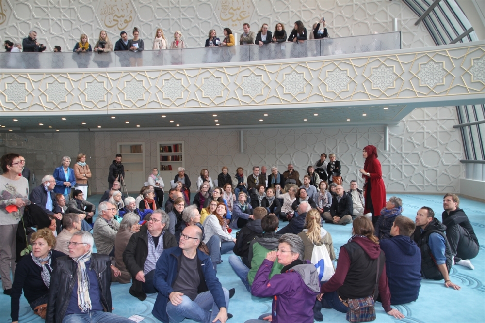 Almanya'daki camilerde 'Açık Kapı Günü' 12