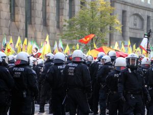 Almanya'da PKK yandaşları polisle çatıştı